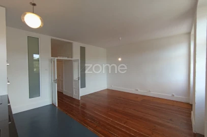 Apartamento T2 para Arrendamento em Cedofeita, Santo Ildefonso, Sé, Miragaia, São Nicolau e Vitória