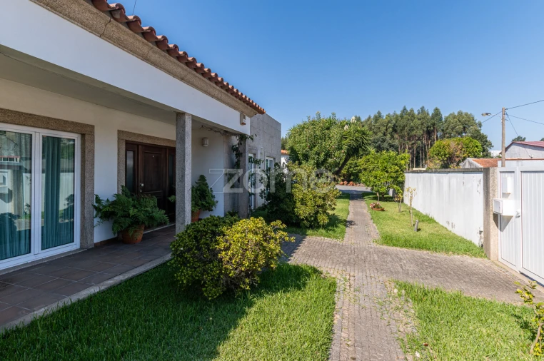 Moradia T4 para Venda em Moreira Foto 1