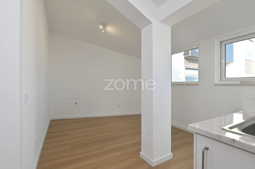 Apartamento T1 para Arrendamento em Avenidas Novas Foto 9