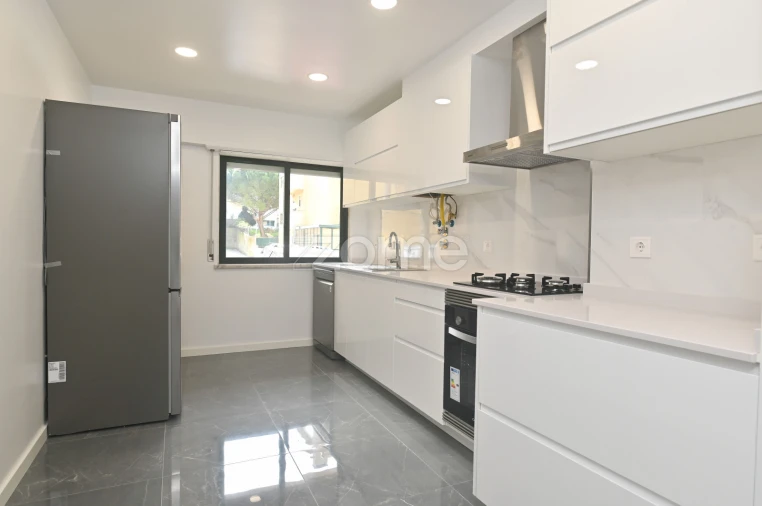 Apartamento T2 para Arrendamento em São Domingos de Rana Foto 5