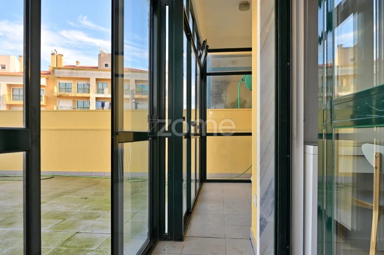 Apartamento T2 para Arrendamento em São Domingos de Rana Foto 12