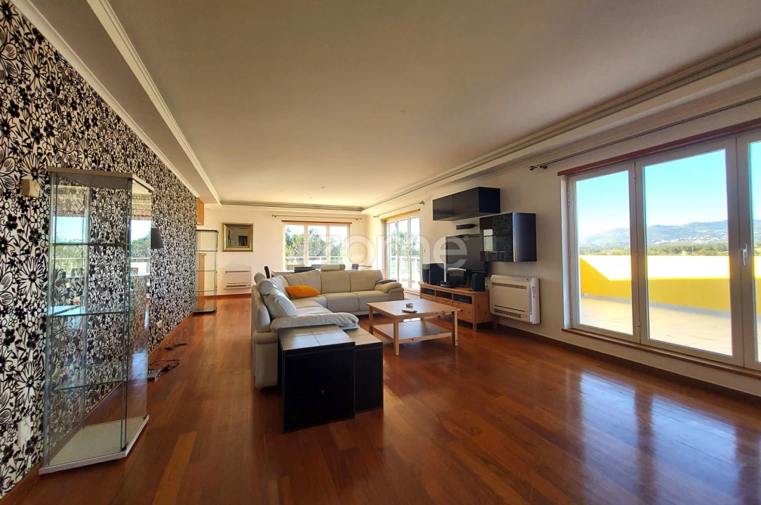 Apartamento T4 para Arrendamento em Alcabideche Foto 2