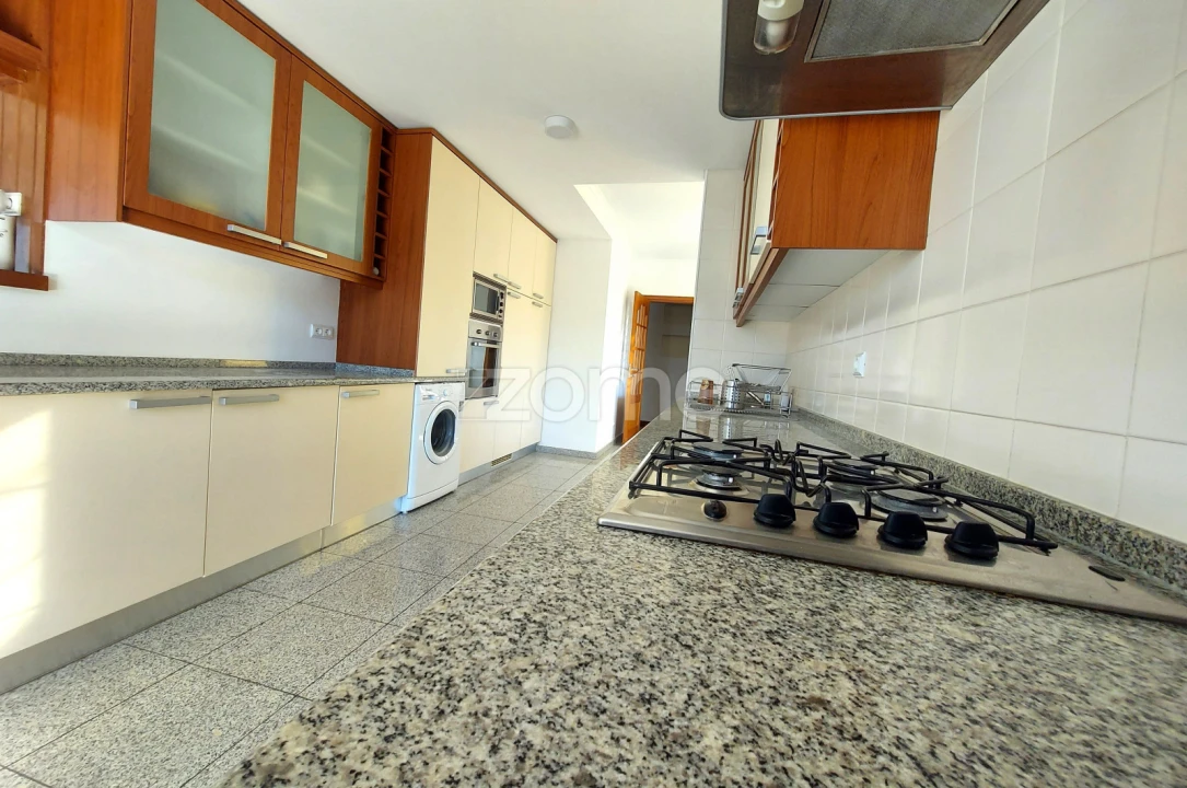 Apartamento T4 para Arrendamento em Alcabideche Foto 8