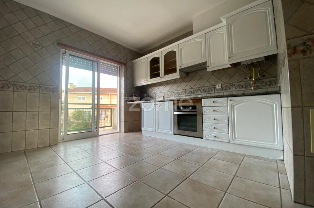 Apartamento T2 para Arrendamento em Luso Foto 4