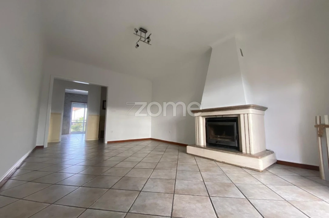 Apartamento T2 para Arrendamento em Luso Foto 19