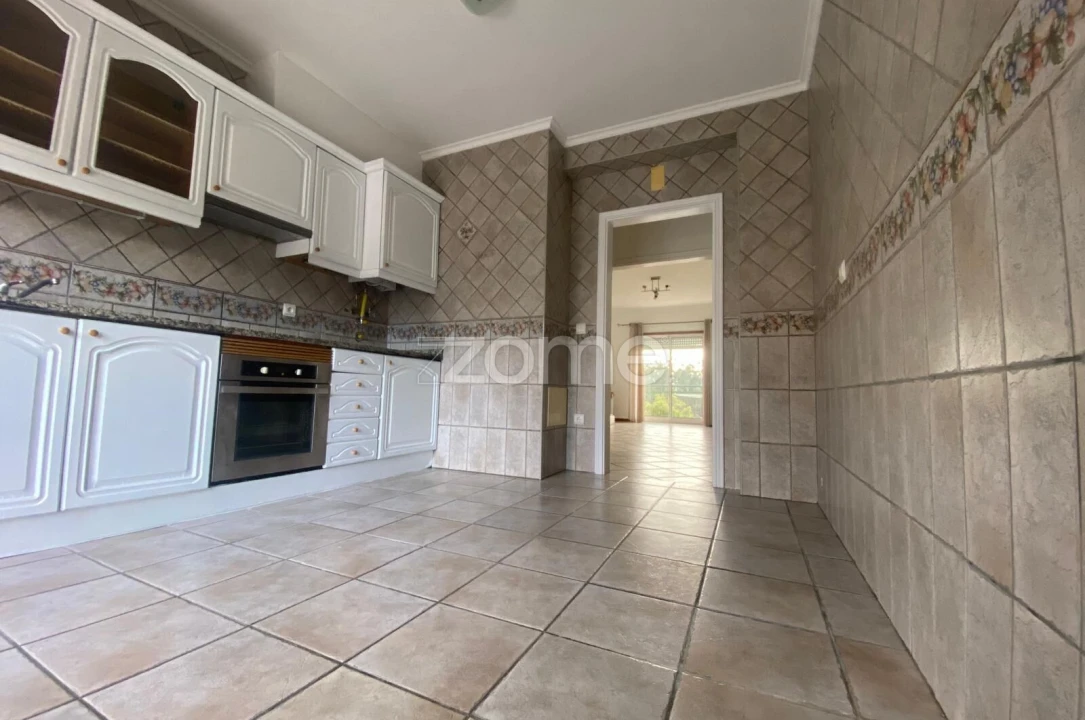 Apartamento T2 para Arrendamento em Luso Foto 3