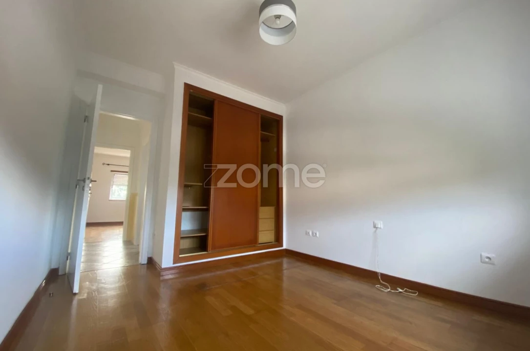 Apartamento T2 para Arrendamento em Luso Foto 11