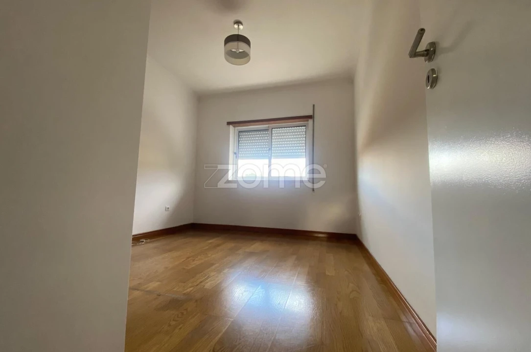 Apartamento T2 para Arrendamento em Luso Foto 12