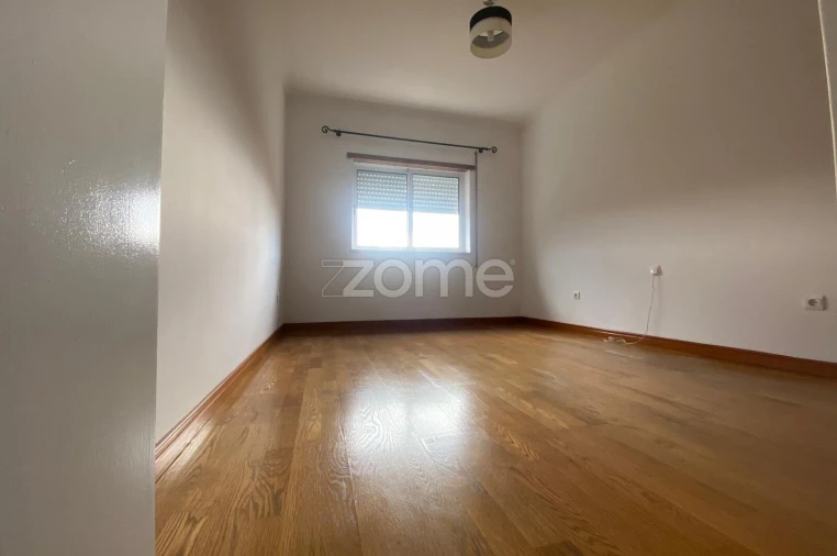 Apartamento T2 para Arrendamento em Luso Foto 10