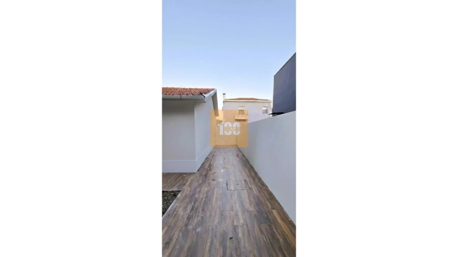 Moradia T4 para Arrendamento em Paranhos Foto 11