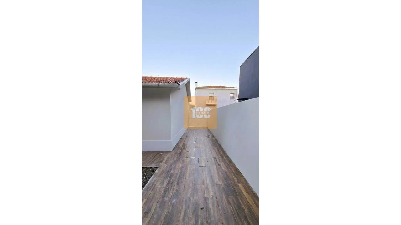 Moradia T4 para Arrendamento em Paranhos Foto 11