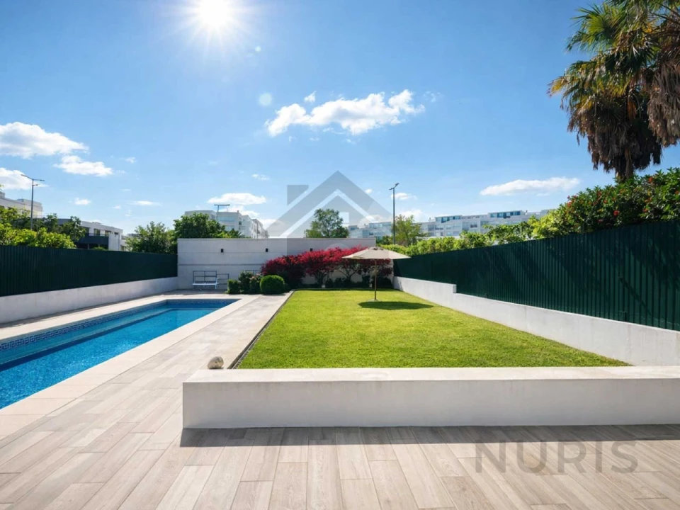 Moradia T5 para Venda em Estômbar e Parchal Foto 3