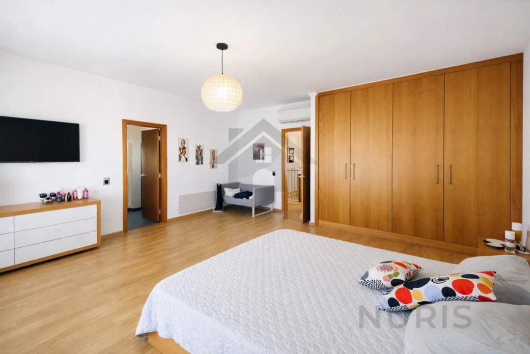 Moradia T5 para Venda em Estômbar e Parchal Foto 11