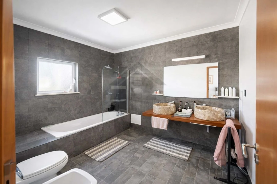 Moradia T5 para Venda em Estômbar e Parchal Foto 12