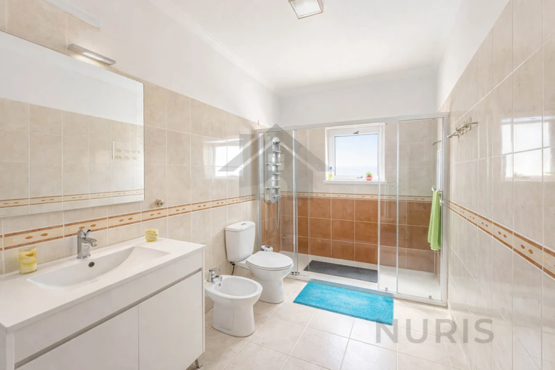 Moradia T5 para Venda em Estômbar e Parchal Foto 14