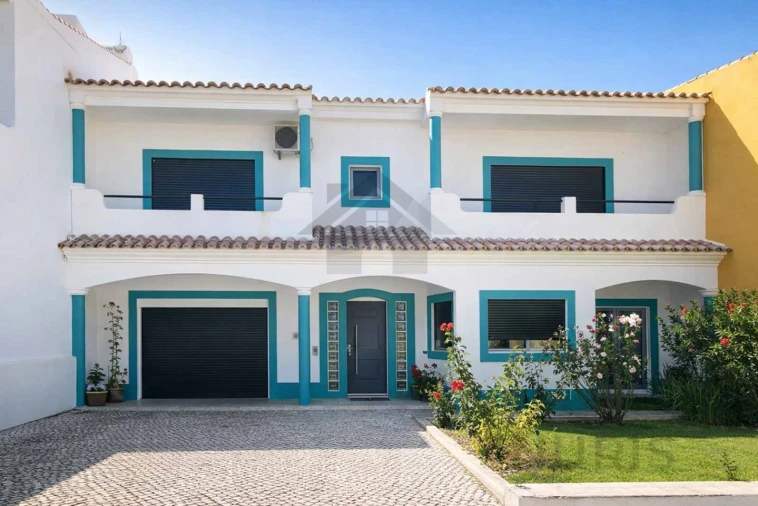 Moradia T5 para Venda em Estômbar e Parchal