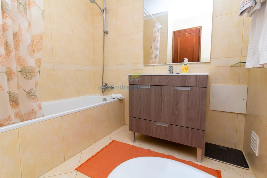 Apartamento T2 para Venda em Albufeira e Olhos de Água Foto 24