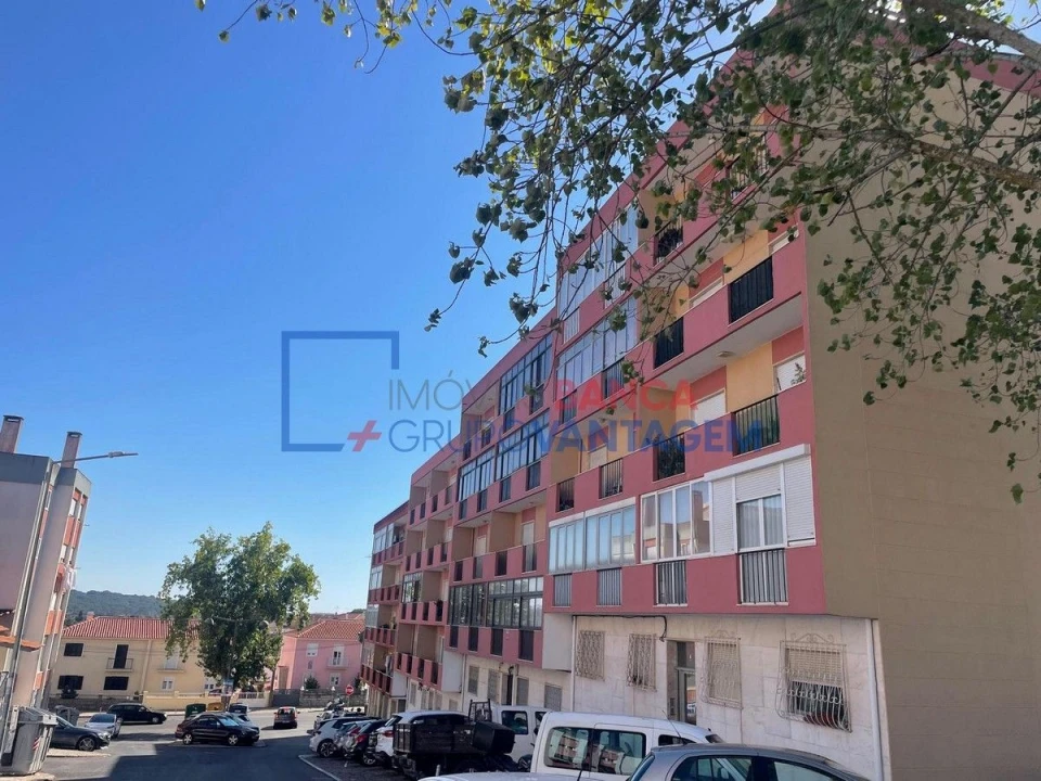 Apartamento T1 para Venda em Queluz e Belas Foto 2