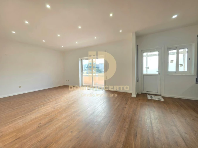 Apartamento T3 para Venda em Aguas Santas Foto 2