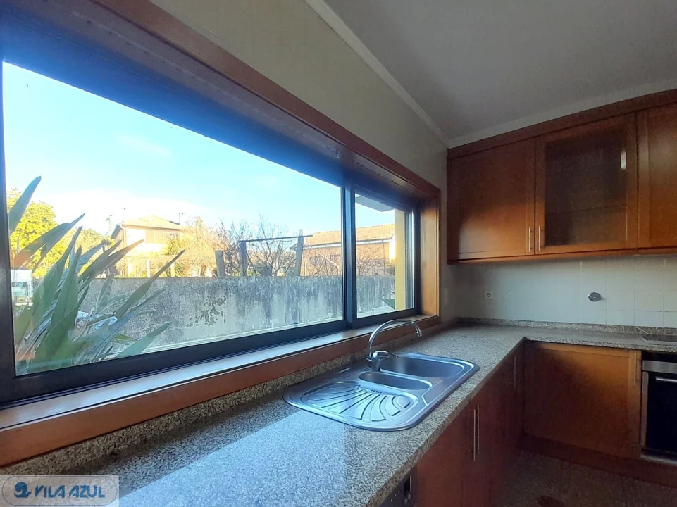 Moradia T4 para Venda em Milheiros Foto 5