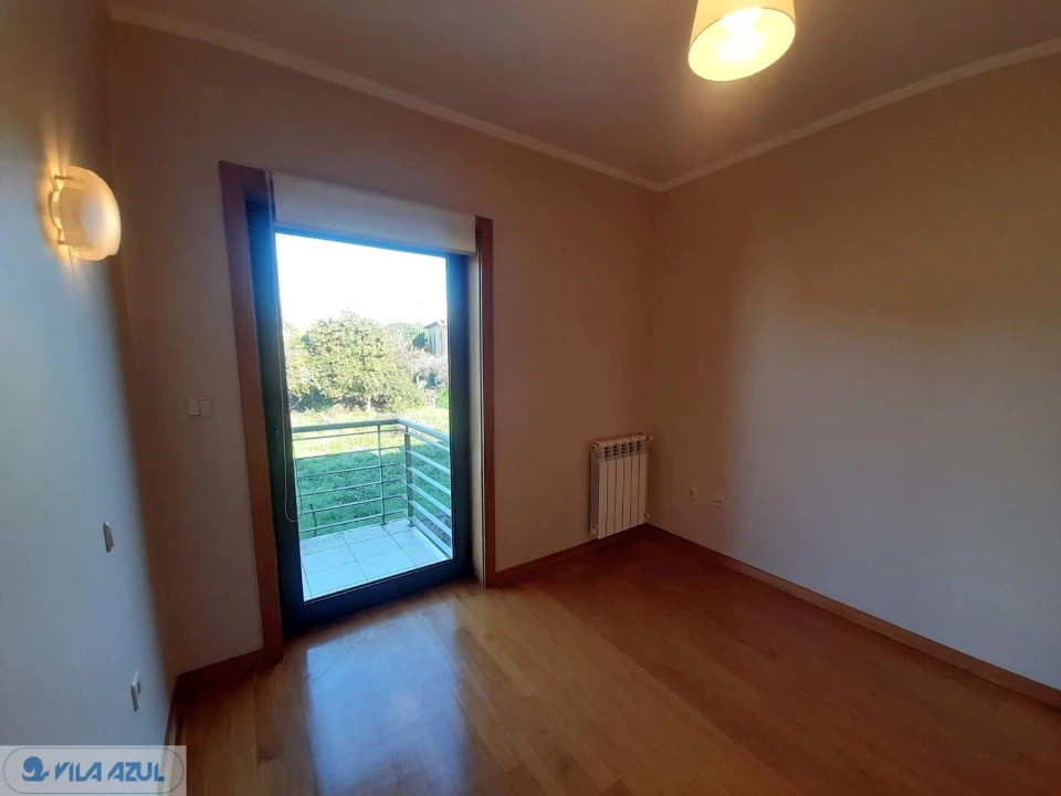 Moradia T4 para Venda em Milheiros Foto 9