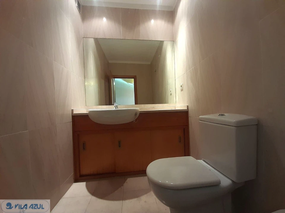 Moradia T4 para Venda em Milheiros Foto 6