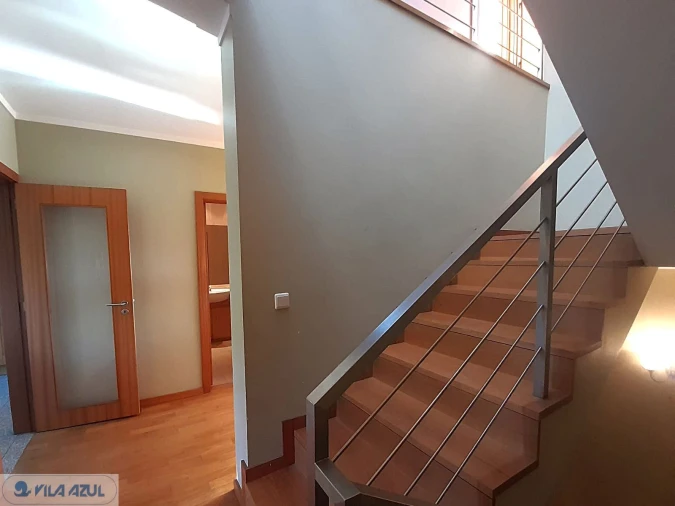 Moradia T4 para Venda em Milheiros Foto 3