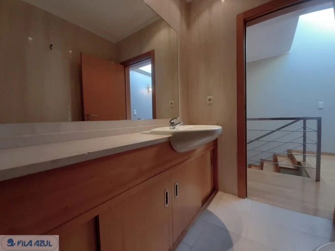 Moradia T4 para Venda em Milheiros Foto 12