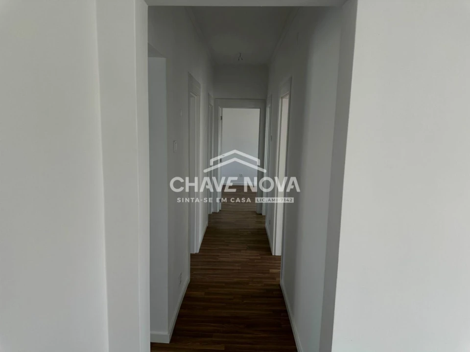 Apartamento T4 para Arrendamento em Campo de Ourique Foto 4