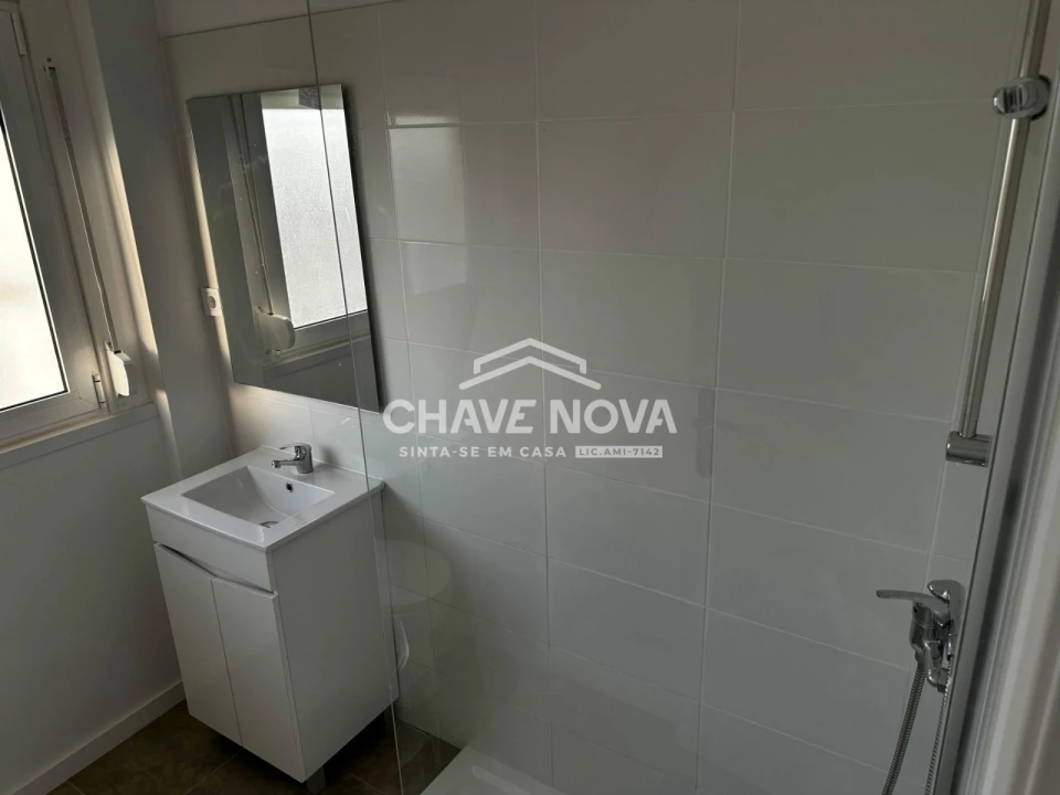 Apartamento T4 para Arrendamento em Campo de Ourique Foto 9