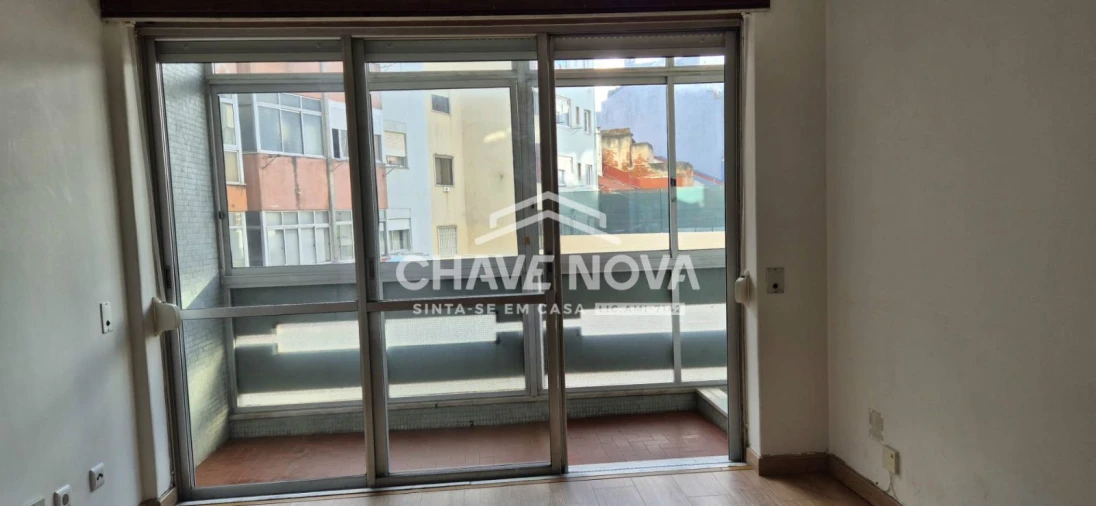 Apartamento T1 para Arrendamento em Avenidas Novas Foto 4
