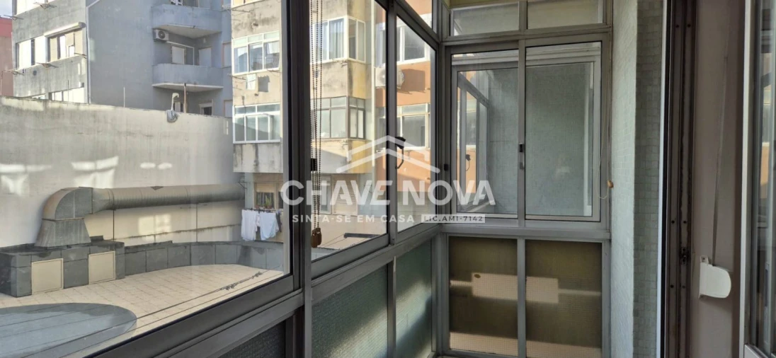 Apartamento T1 para Arrendamento em Avenidas Novas Foto 5