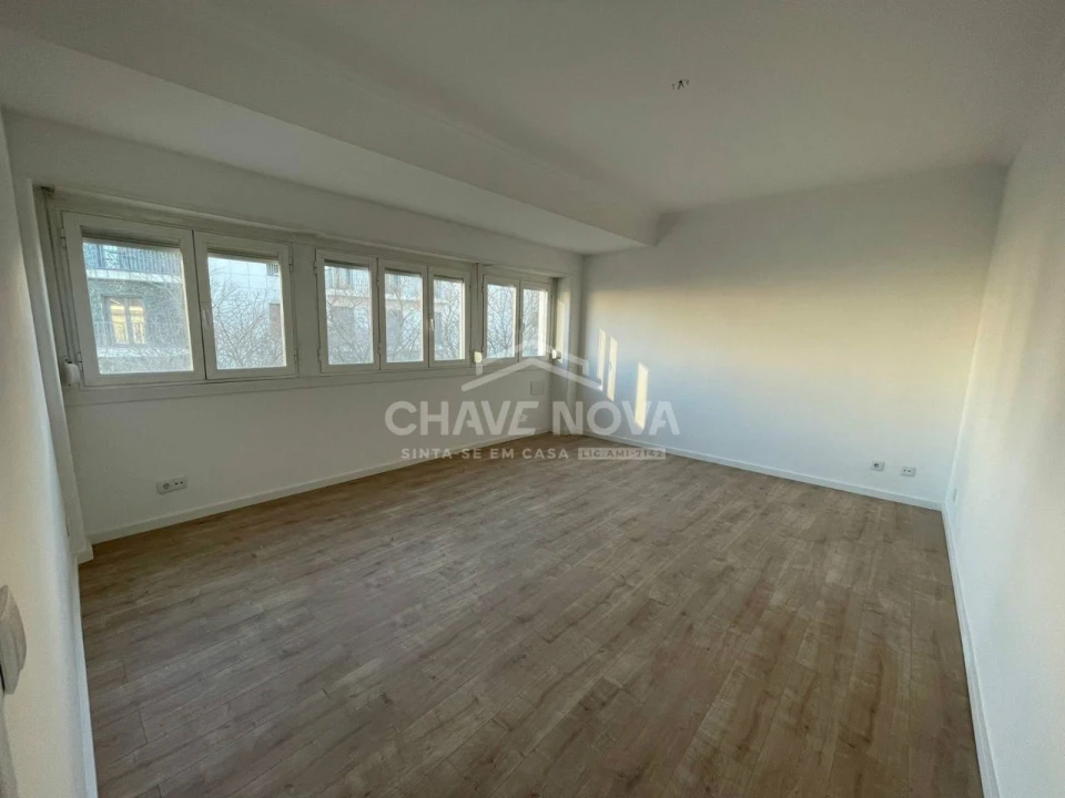 Apartamento T1 para Arrendamento em Campo de Ourique Foto 3