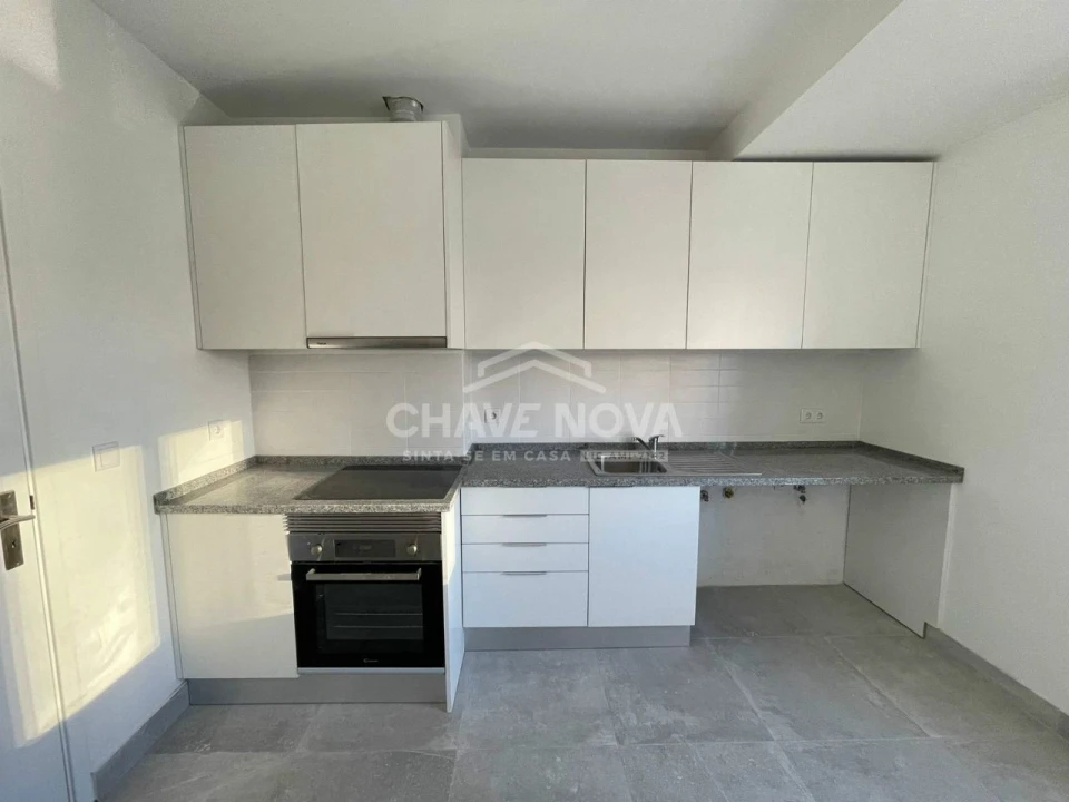 Apartamento T1 para Arrendamento em Campo de Ourique Foto 8