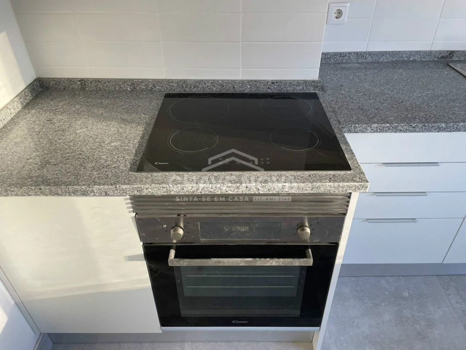 Apartamento T1 para Arrendamento em Campo de Ourique Foto 9