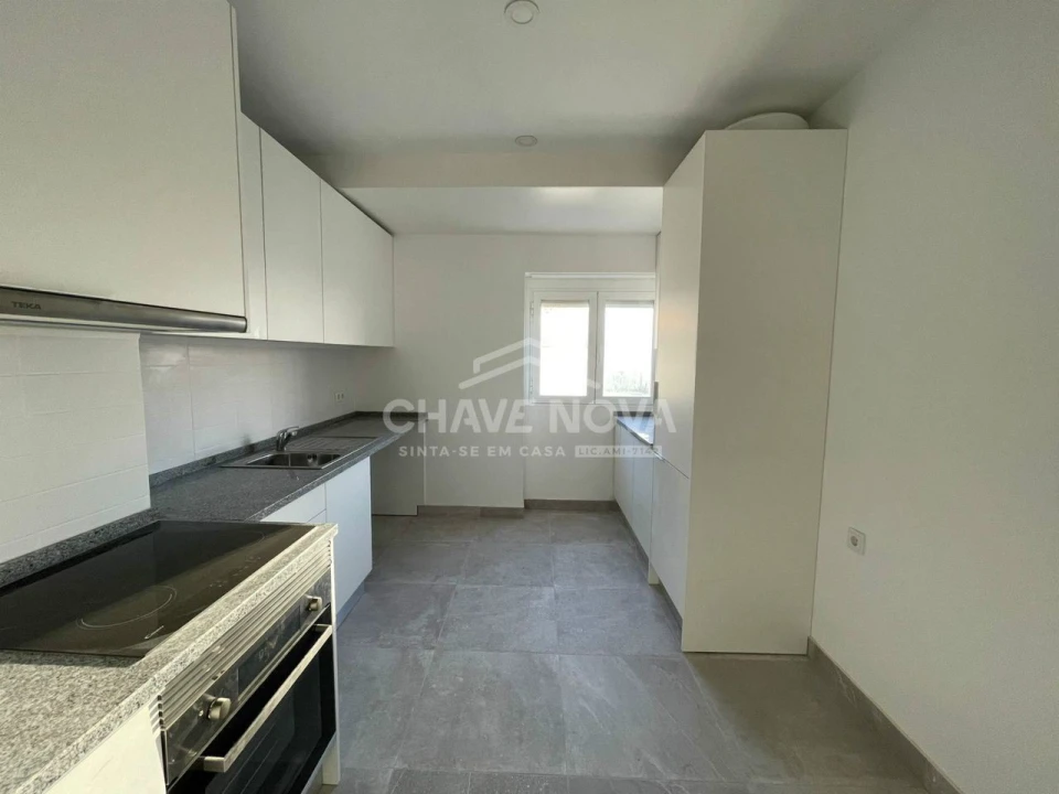 Apartamento T1 para Arrendamento em Campo de Ourique Foto 10