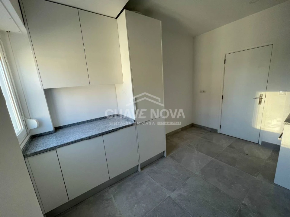 Apartamento T1 para Arrendamento em Campo de Ourique Foto 13