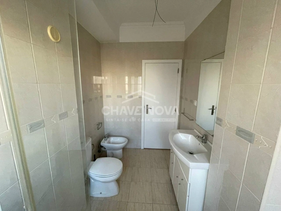 Apartamento T1 para Arrendamento em Campo de Ourique Foto 19