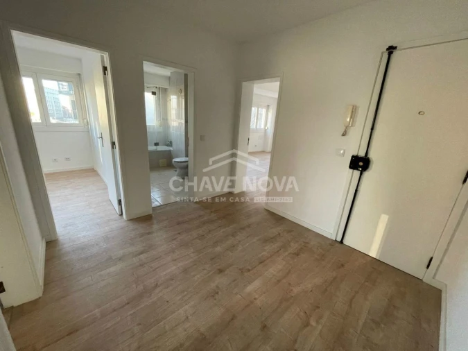 Apartamento T1 para Arrendamento em Campo de Ourique Foto 5