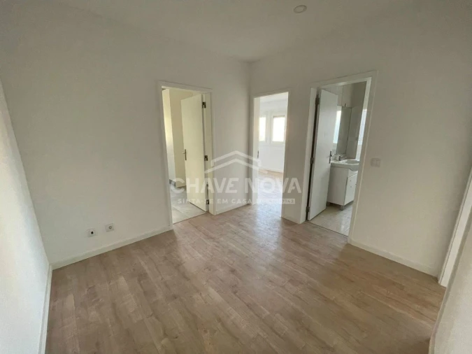Apartamento T1 para Arrendamento em Campo de Ourique Foto 6