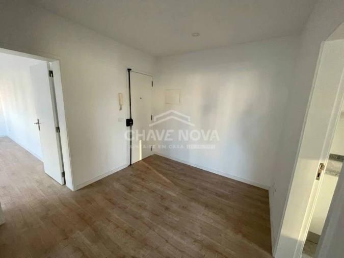 Apartamento T1 para Arrendamento em Campo de Ourique Foto 7
