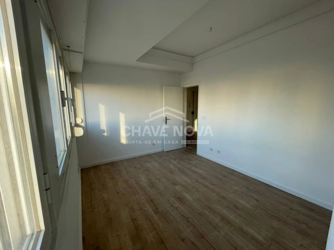 Apartamento T1 para Arrendamento em Campo de Ourique Foto 16