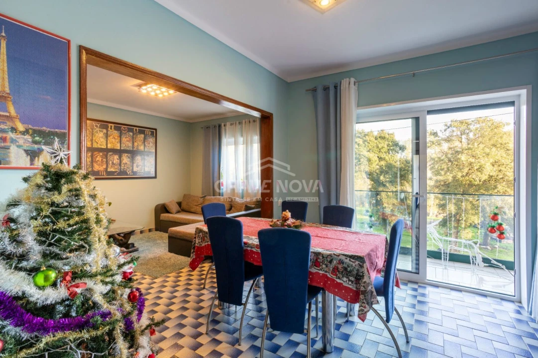 Moradia T4 para Venda em Alquerubim Foto 5