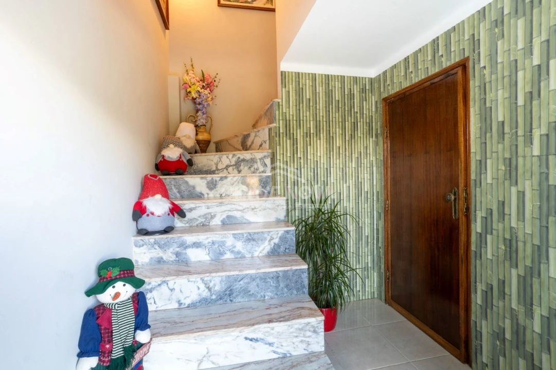 Moradia T4 para Venda em Alquerubim Foto 9