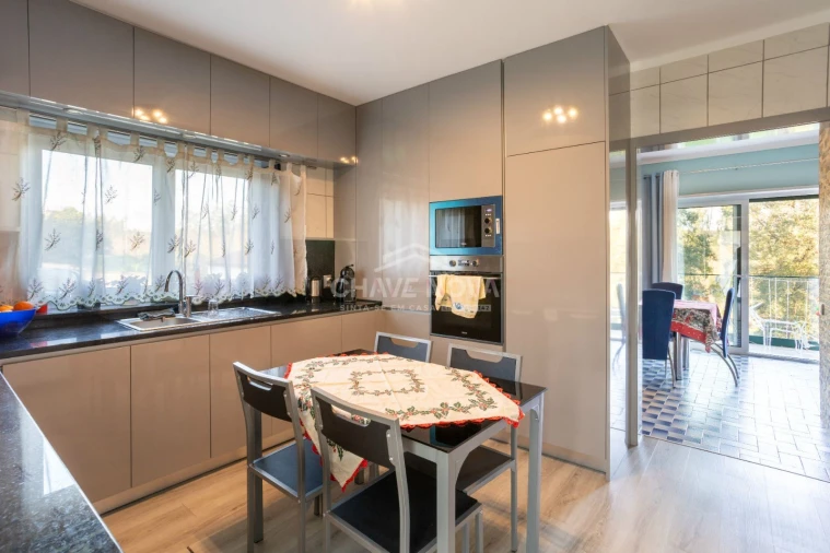 Moradia T4 para Venda em Alquerubim Foto 3