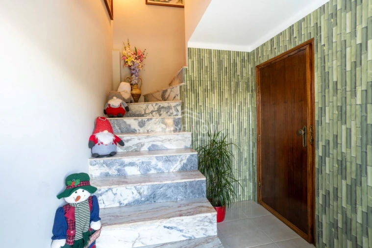 Moradia T4 para Venda em Alquerubim Foto 9