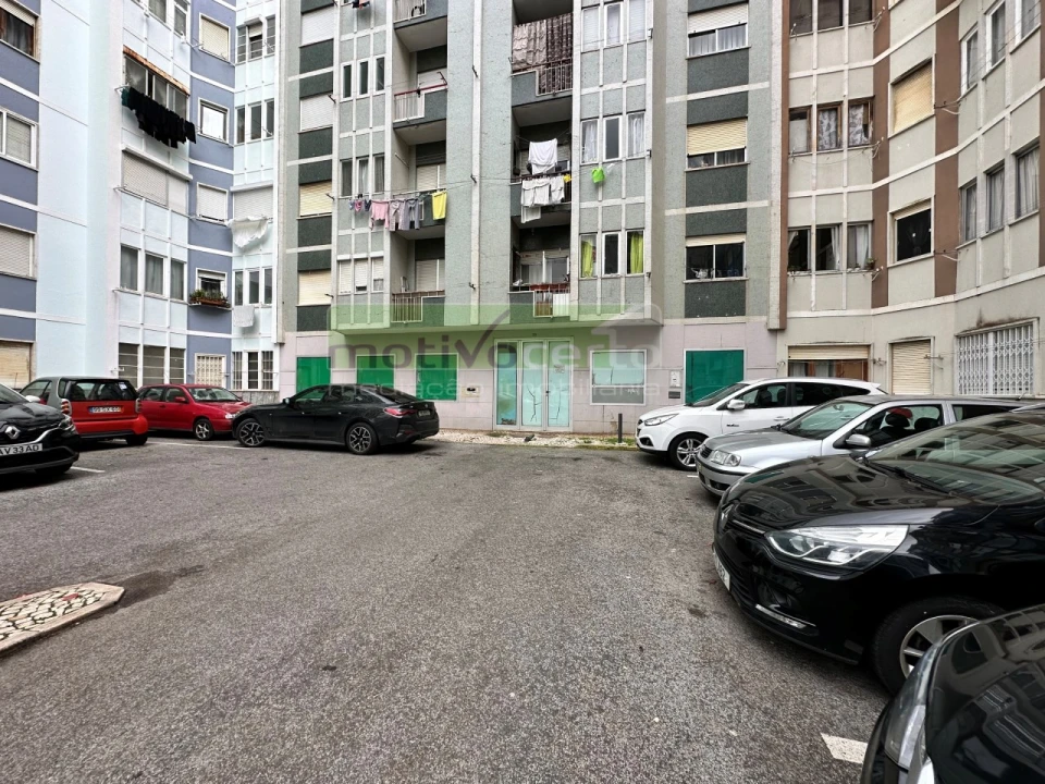 Armazém para Venda em Agualva e Mira-Sintra Foto 1