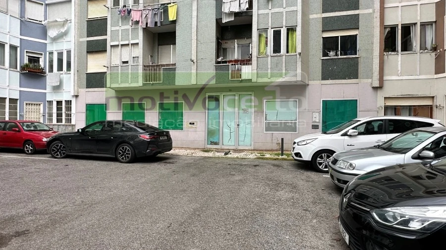 Armazém para Venda em Agualva e Mira-Sintra