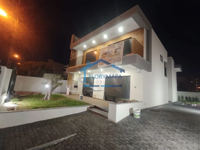 Moradia T4 para Venda em São Domingos de Rana Foto 6