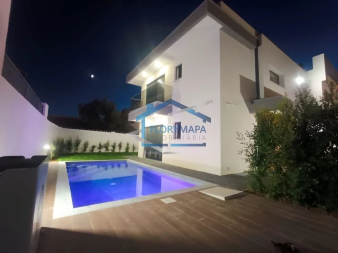 Moradia T4 para Venda em São Domingos de Rana Foto 14